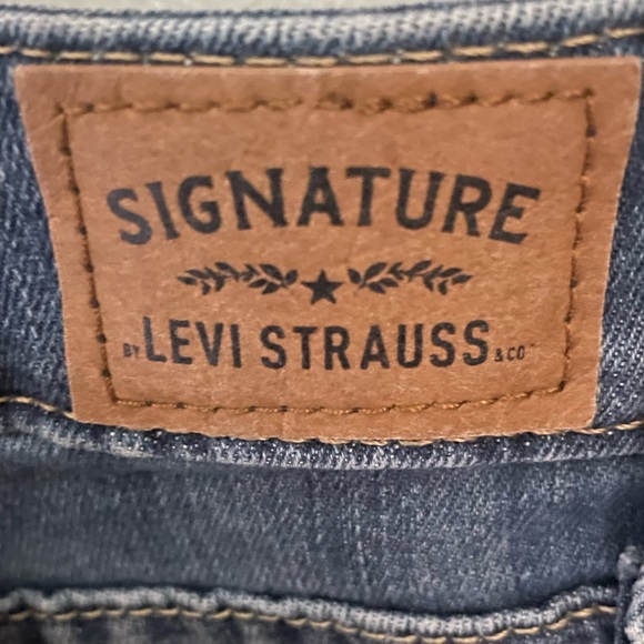 Vintage Signature by Levi Straus Co. Mid Rise Slim Fit Denim Jeans - Picture 5 of 7